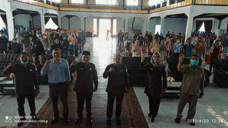 Dorong Partisipasi Pemilih  Pemula, Bawaslu SBB Gelar Sosialisasi Pengawasan Partisipatif