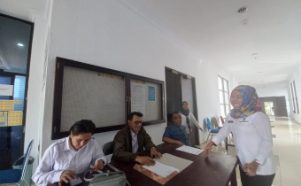 Buka Posko Pengaduan Masyarakat Bawaslu Seram Bagian Barat Cek NIK Lintas OPD Seram Bagian Barat